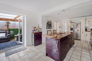 Kitchen/Breakfast Room- click for photo gallery